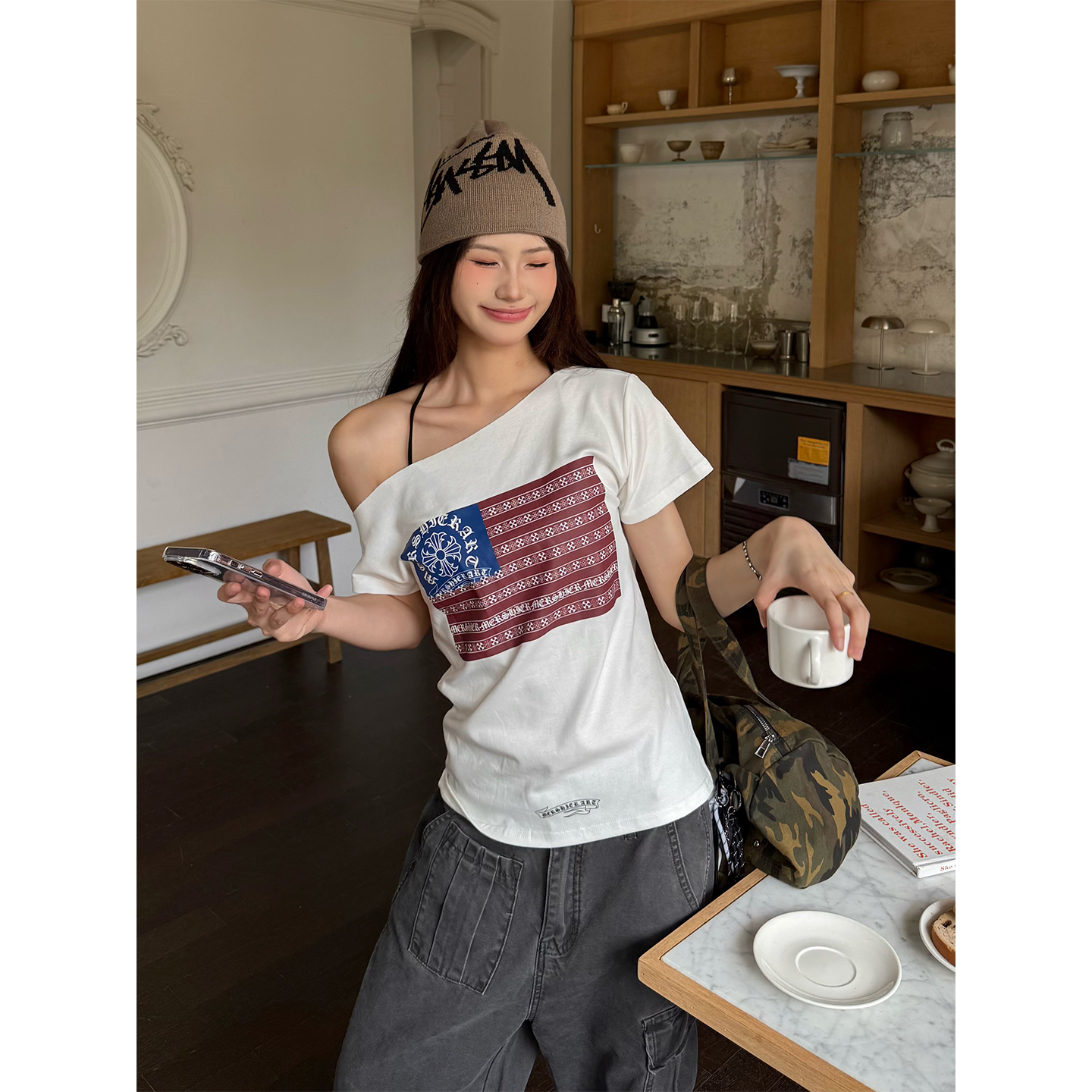 Don Cry美式复古辣妹斜肩印花短袖T恤女夏修身显瘦露肩高级感上衣