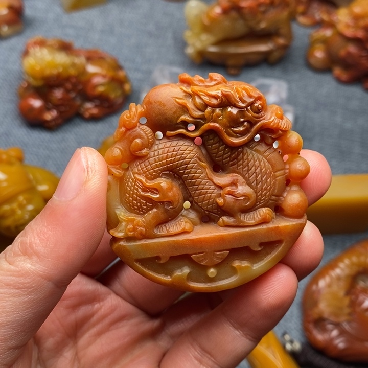 石英质玉（黄龙玉）合金颈饰