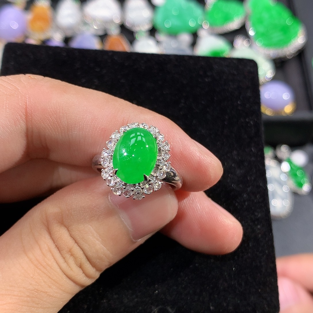 翡翠18K金镶嵌戒指