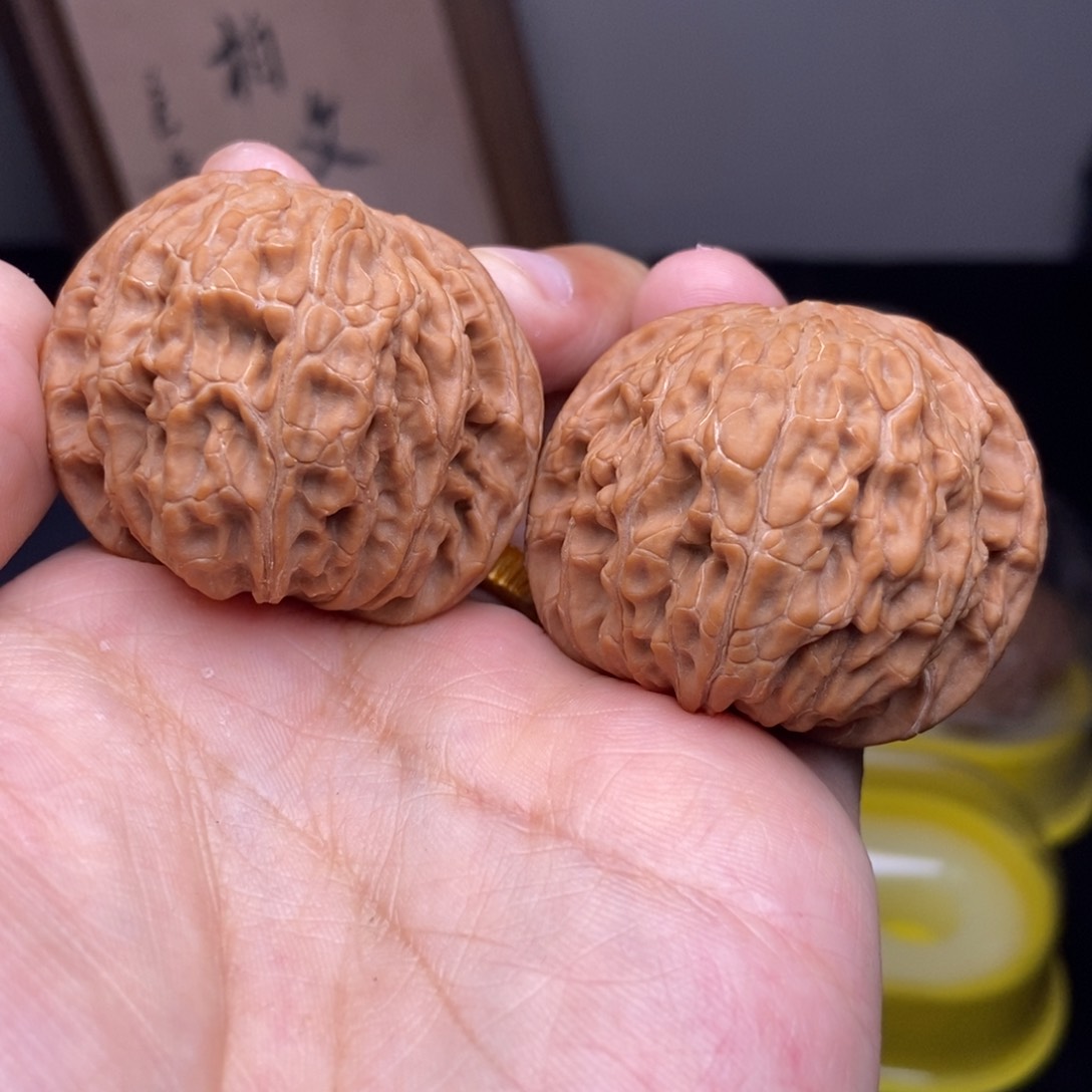 文玩核桃吊坠全品43尺磨盘红皮山地展台品