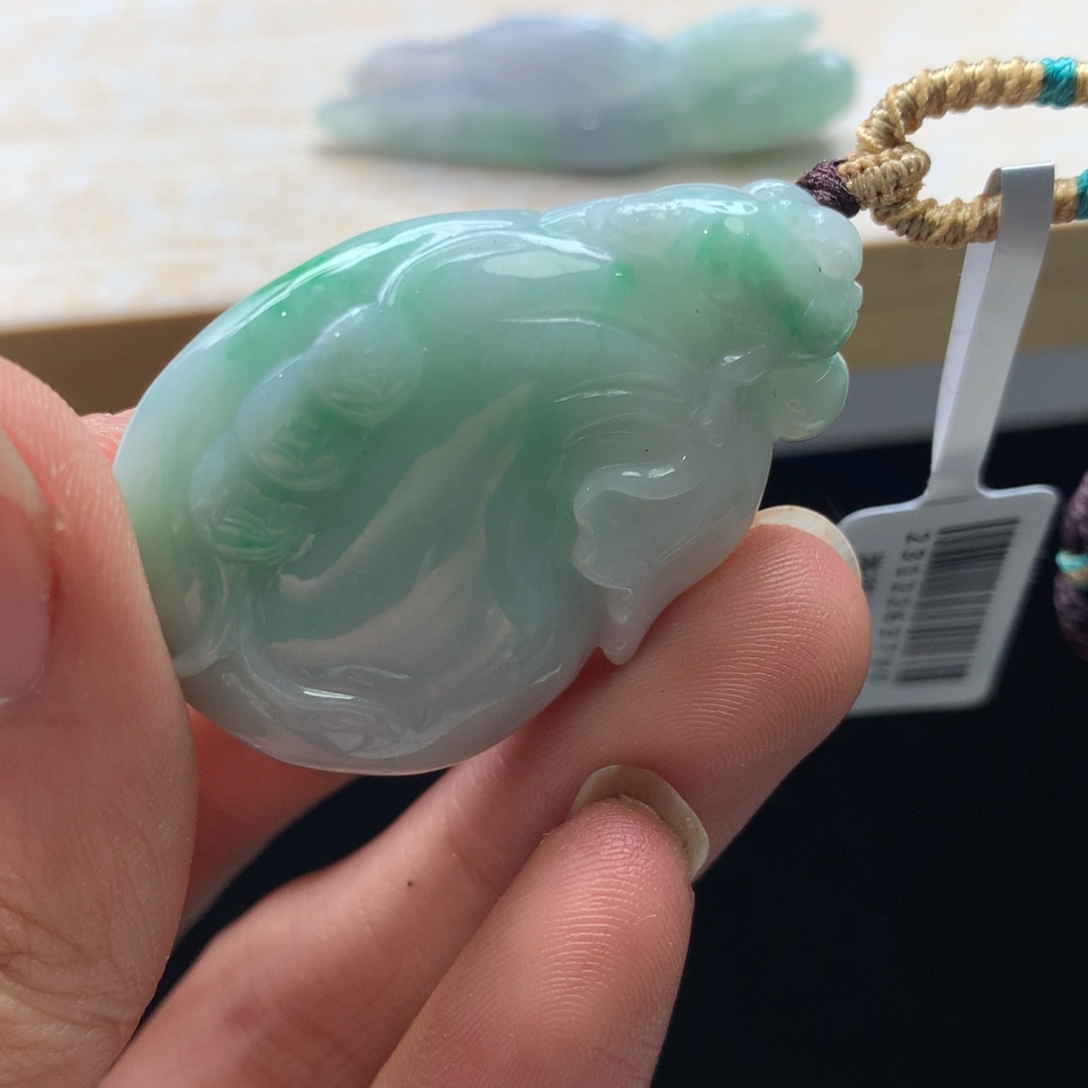 翡翠未镶嵌颈饰吊坠