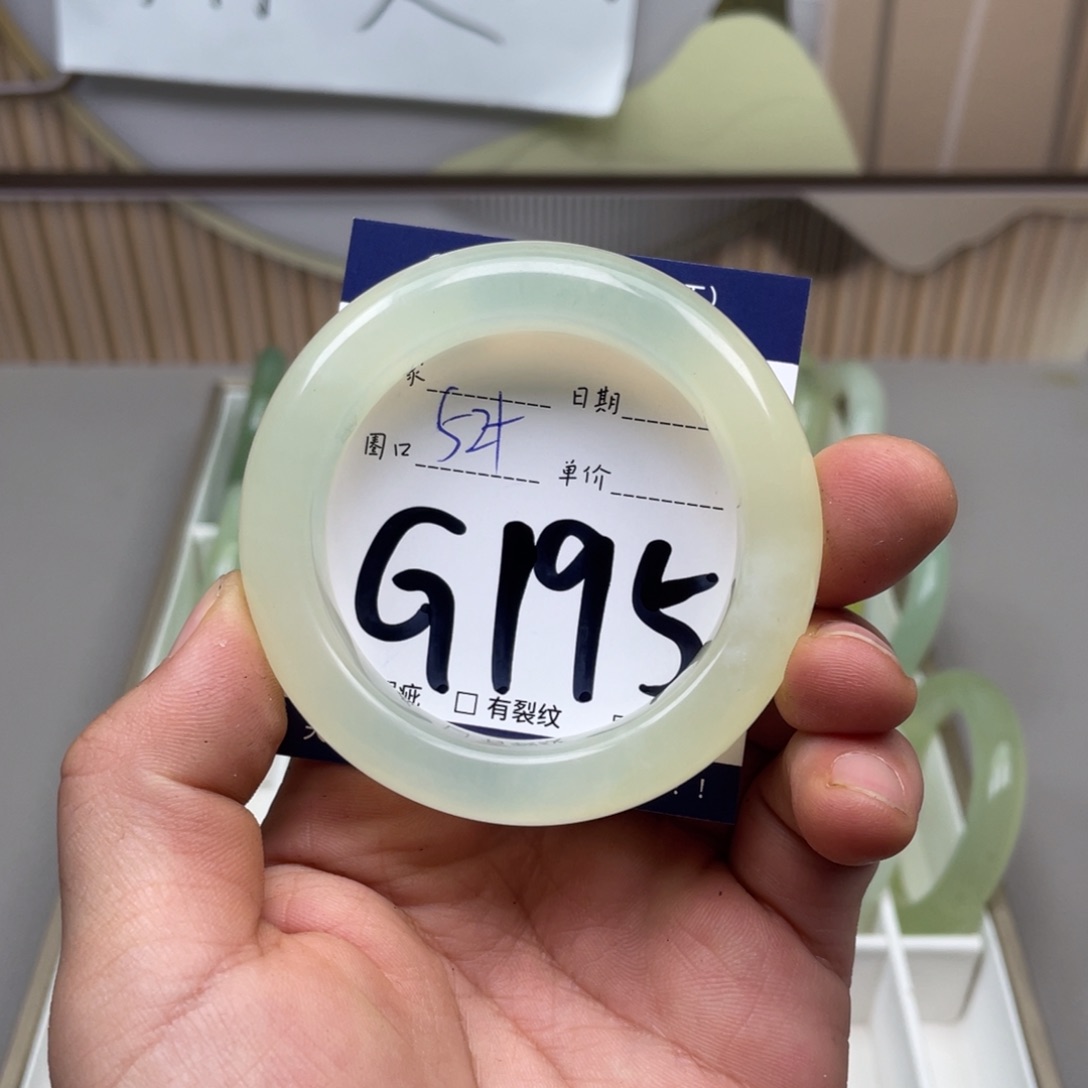 岫玉手镯手镯未镶嵌