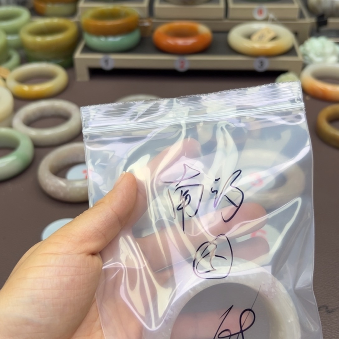 石英质玉未镶嵌手镯南*