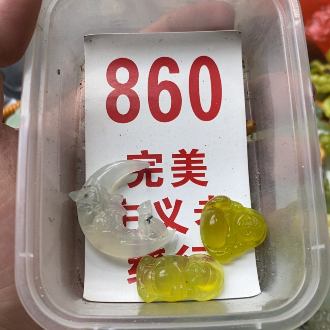 蛇纹石玉挂坠未镶嵌