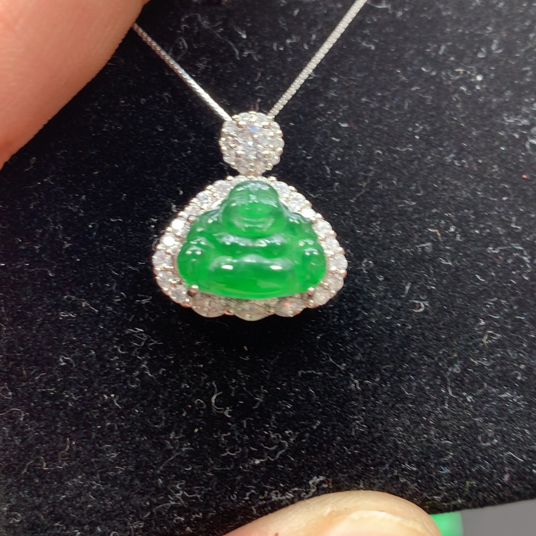 翡翠未镶嵌颈饰佛公