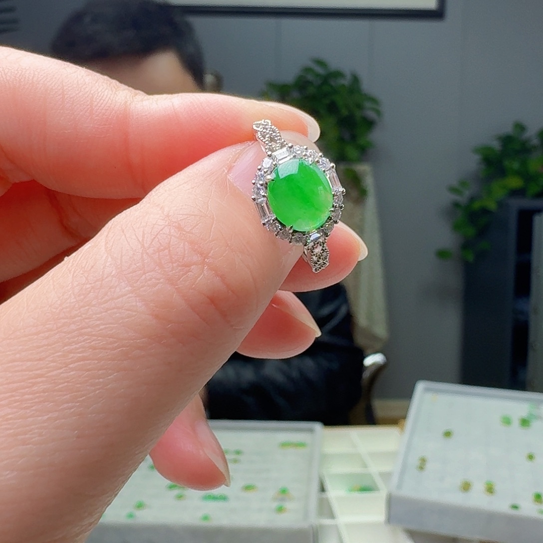 翡翠18K金镶嵌戒指天然