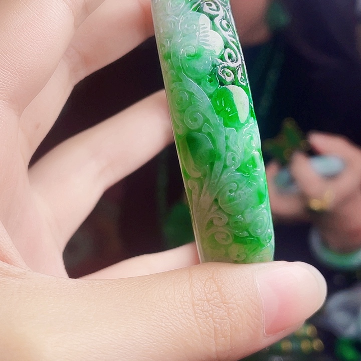 翡翠未镶嵌手镯多样性