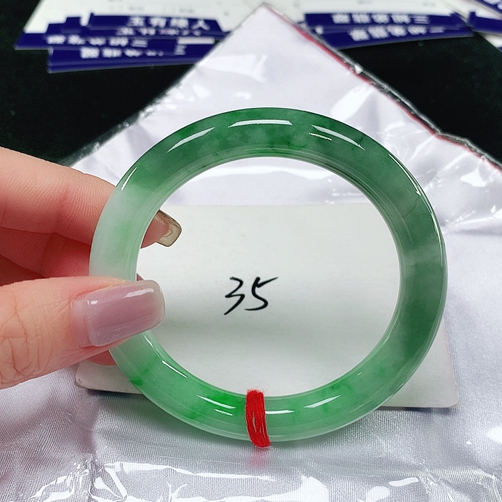 翡翠手镯（圆镯）未镶嵌
