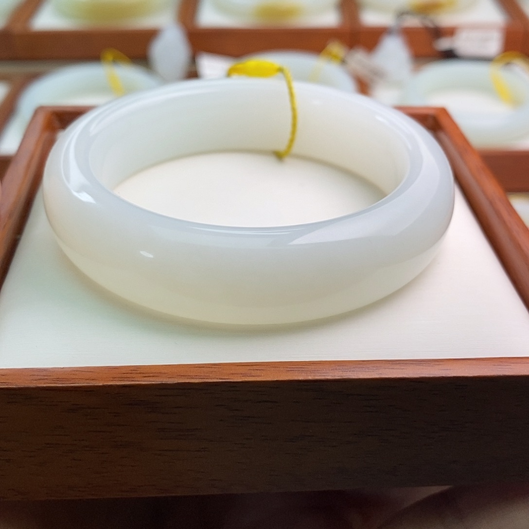 和田玉（白玉）未镶嵌手镯