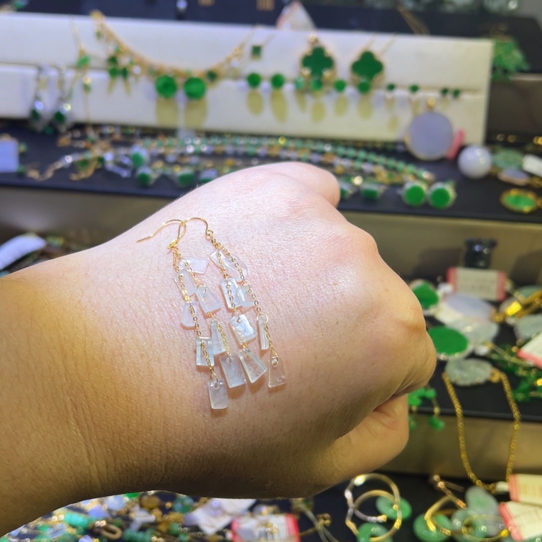 颈饰18K金镶嵌翡翠耳钩