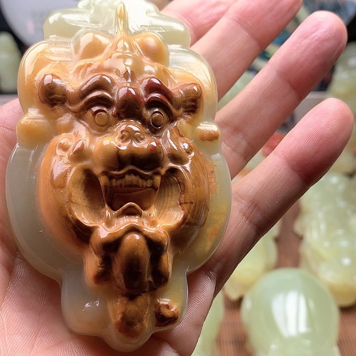 石英质玉颈饰未镶嵌