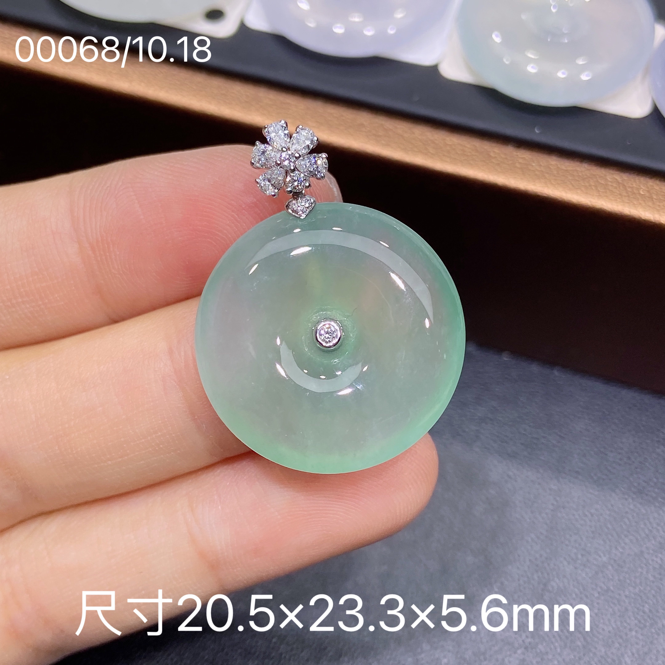 天然缅甸A货翡翠正冰18K金镶嵌天空蓝底平安扣吊坠百搭锁骨链Z