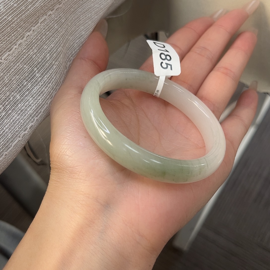 石英质玉（天山翠）未镶嵌手镯微瑕185