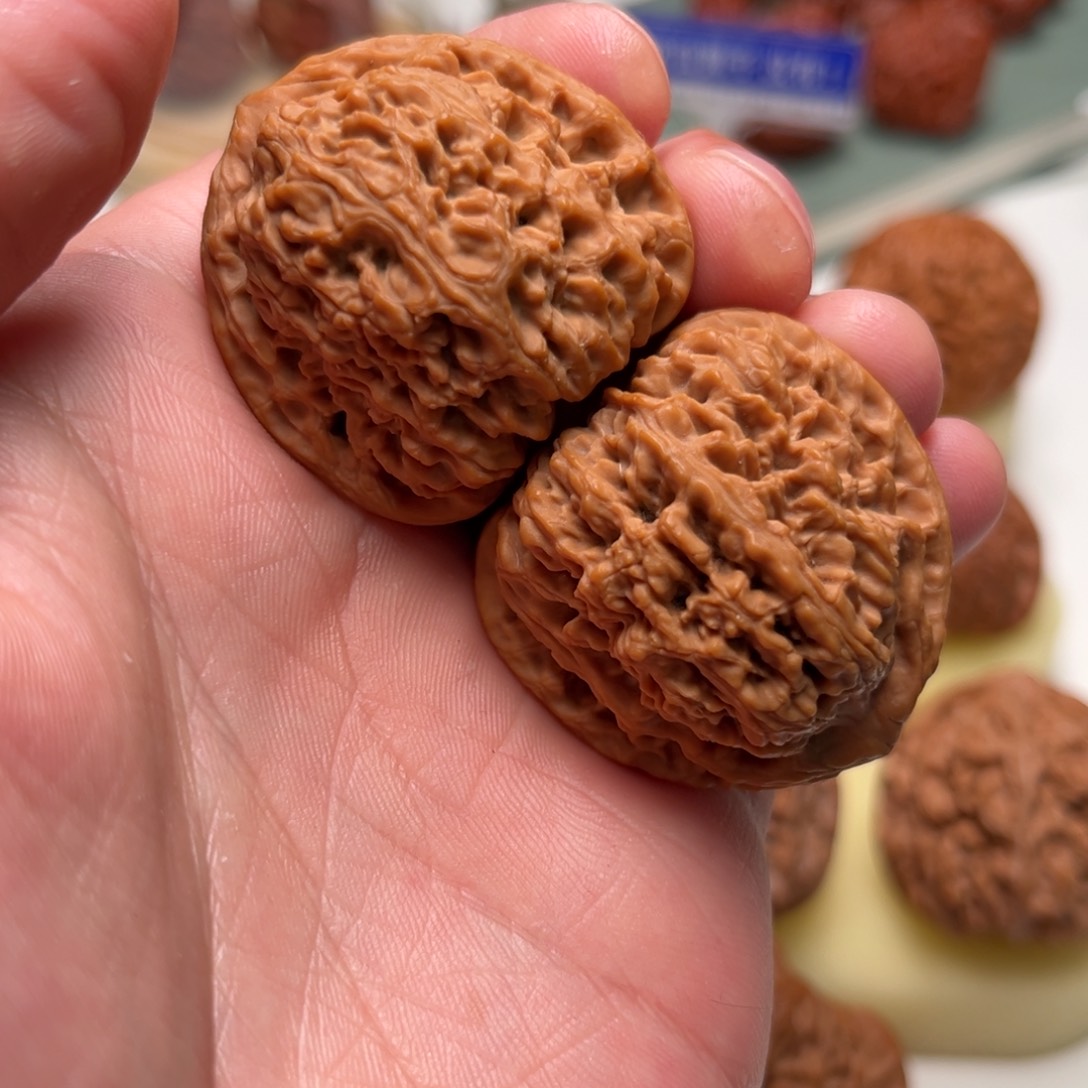 文玩核桃吊坠37三角疆