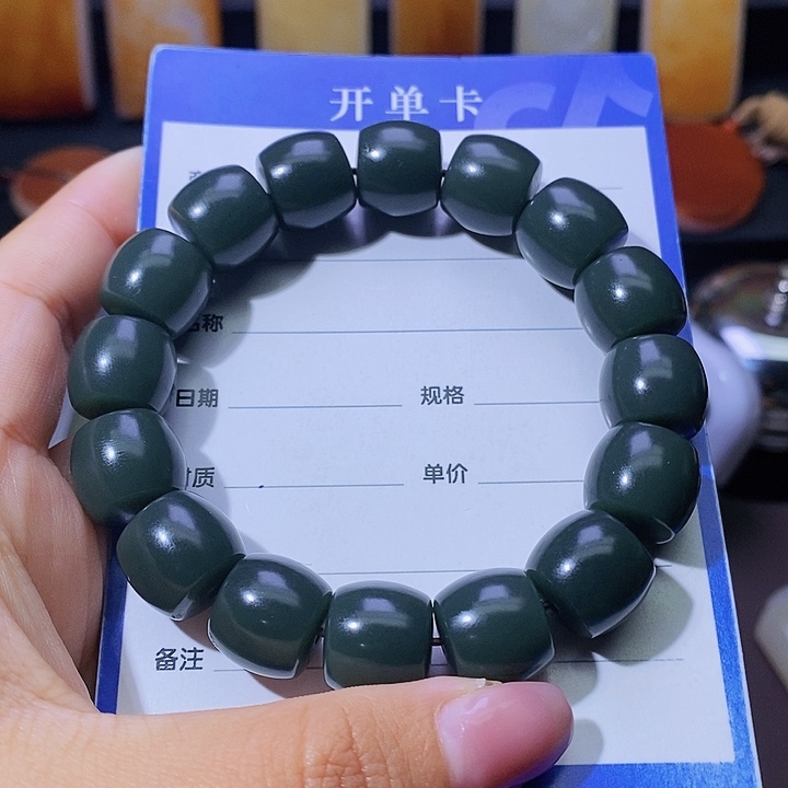 和田玉颈饰未镶嵌何**地