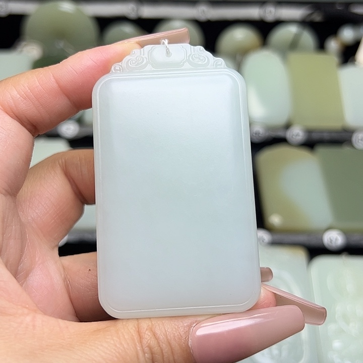 和田玉未镶嵌颈饰苏****业