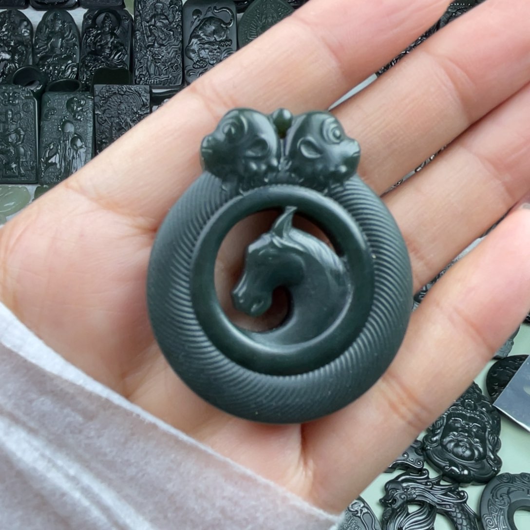 颈饰未镶嵌和田玉