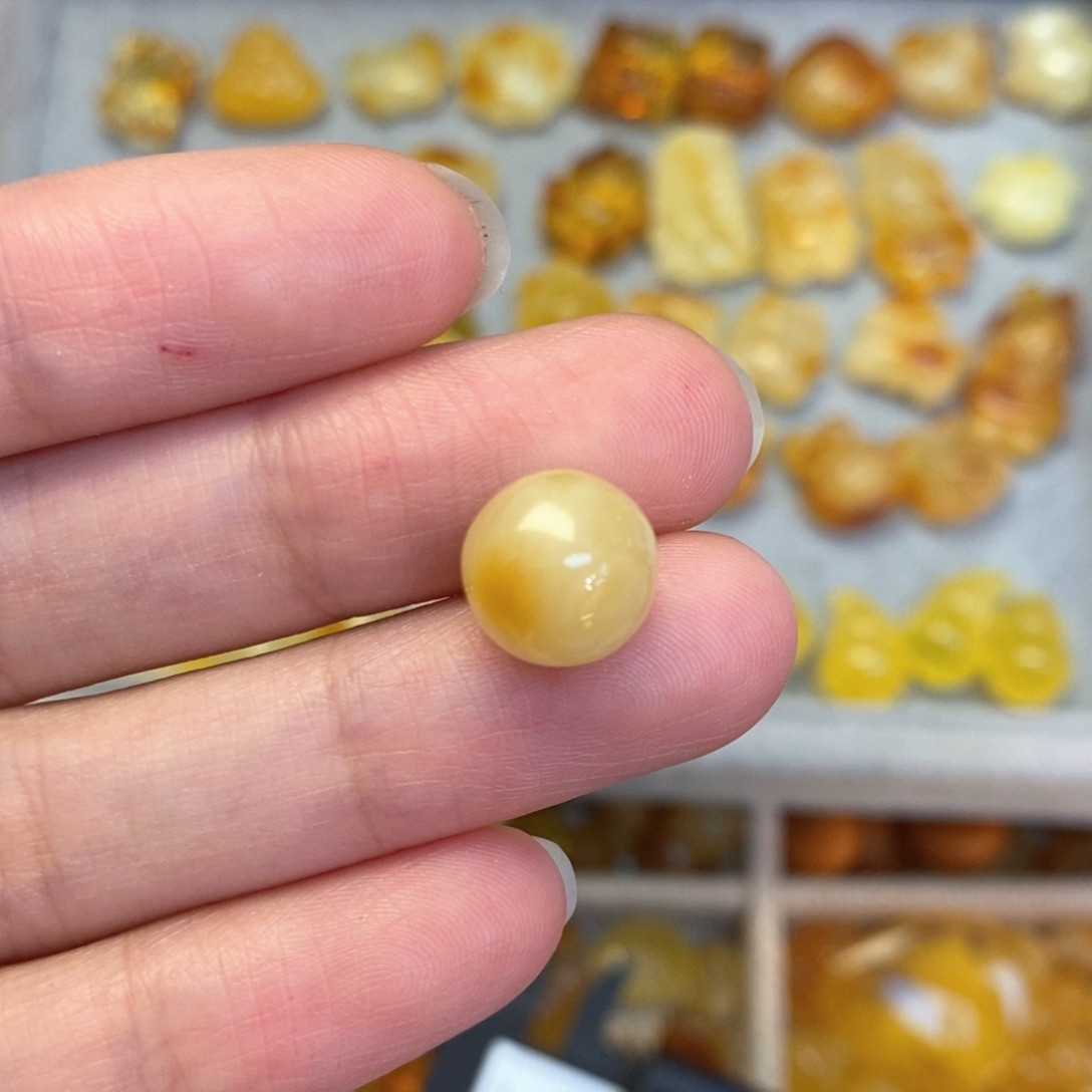 蜜蜡颈饰未镶嵌柿子