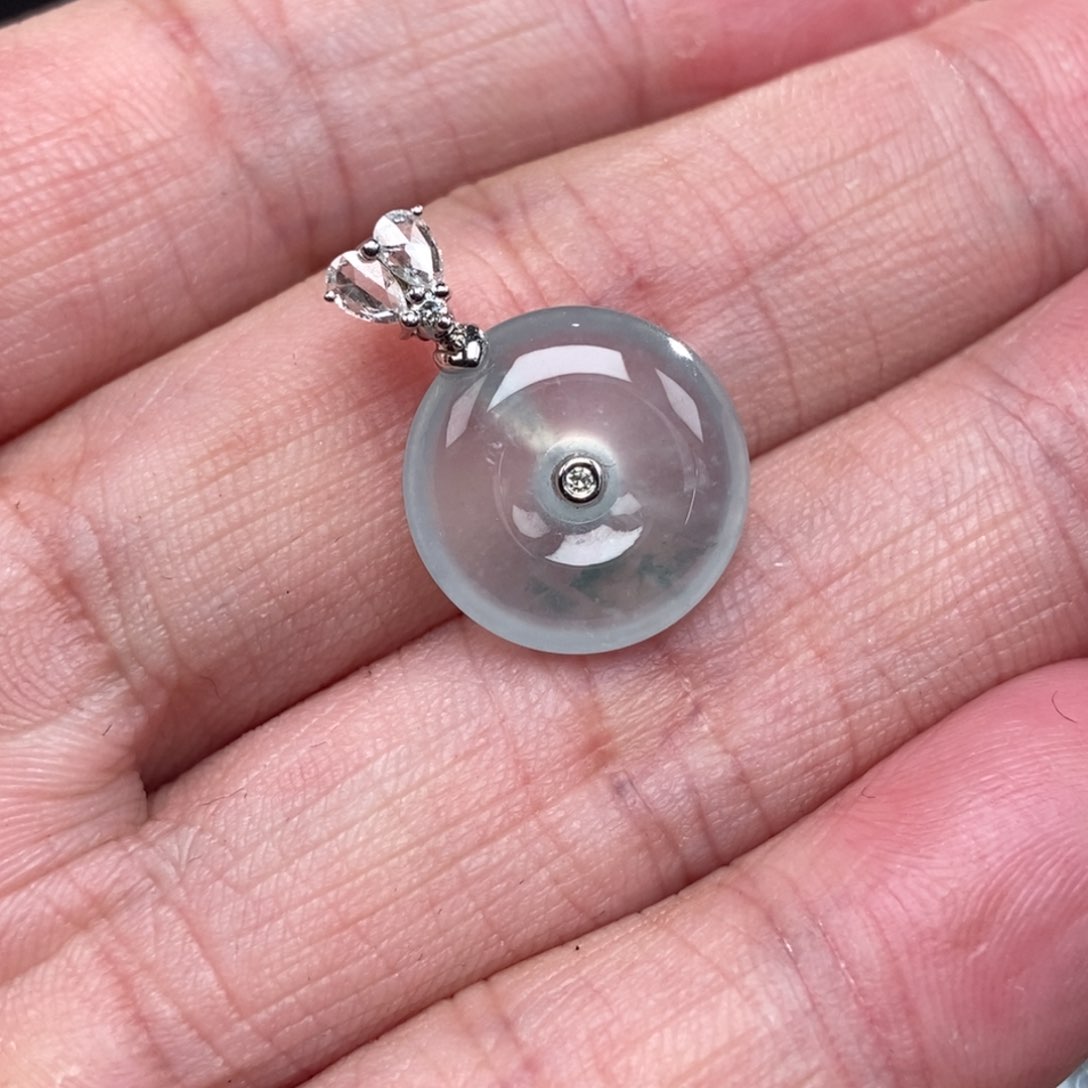 颈饰18K金镶嵌翡翠平安扣