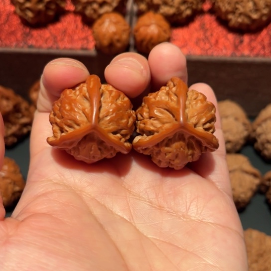 文玩核桃吊坠三棱