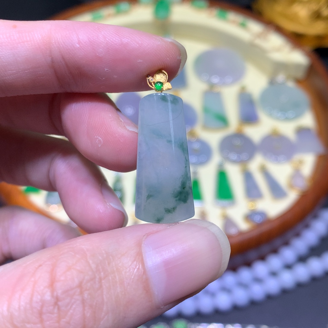 翡翠吊坠(不含链)18K金镶嵌
