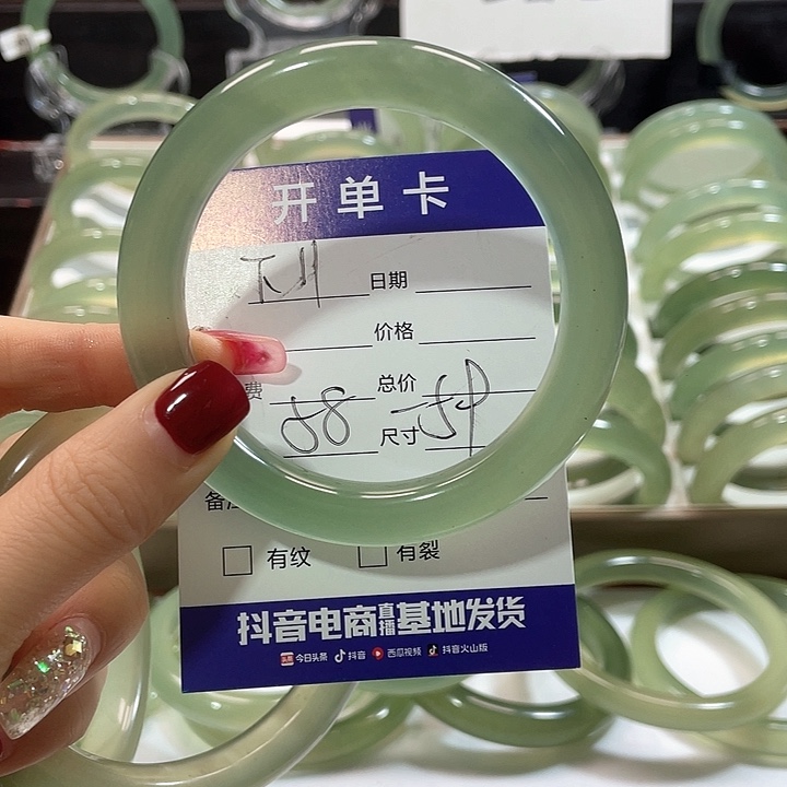 蛇纹石玉手镯未镶嵌一***某