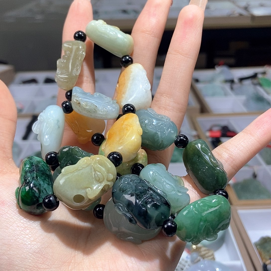 翡翠颈饰未镶嵌翡翠