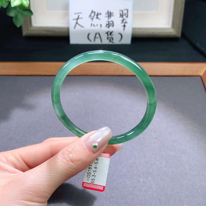 翡翠手镯未镶嵌天然翡翠手镯