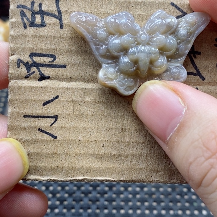 硅化珊瑚（珊瑚玉）颈饰未镶嵌