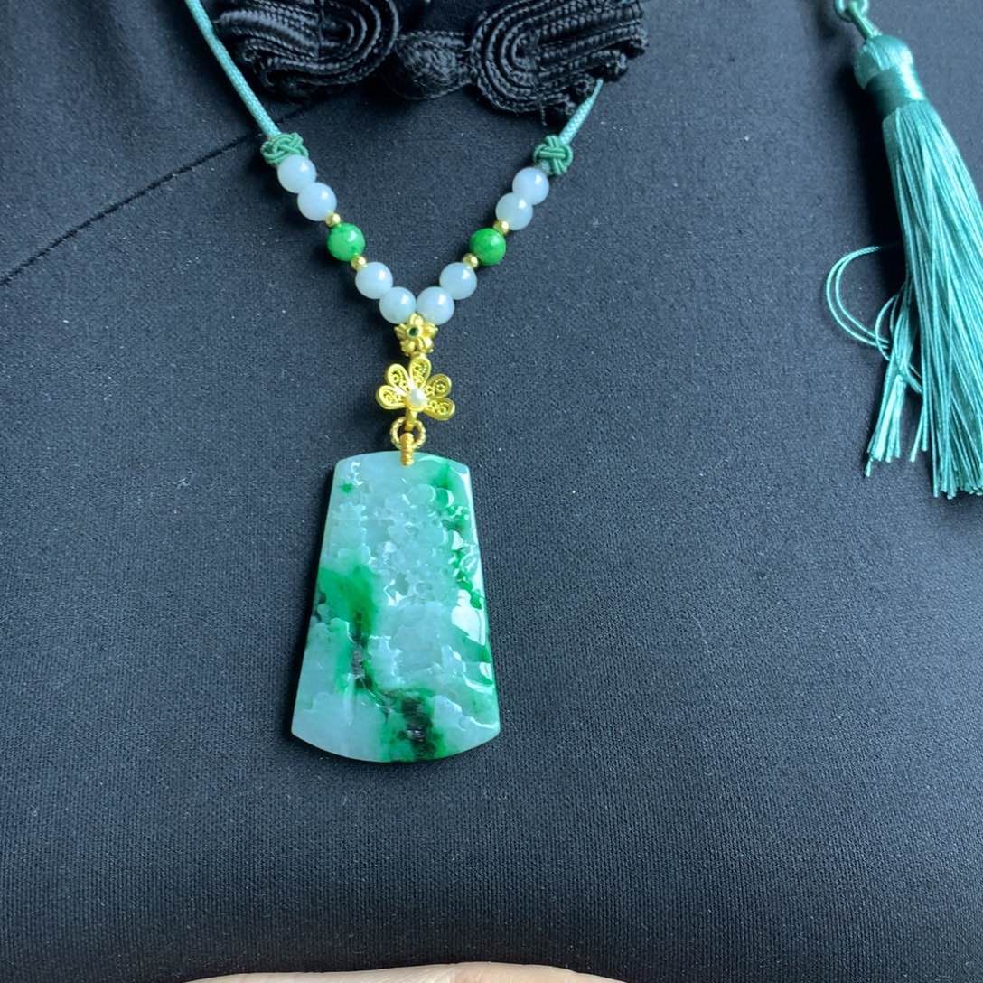 翡翠颈饰未镶嵌翡翠