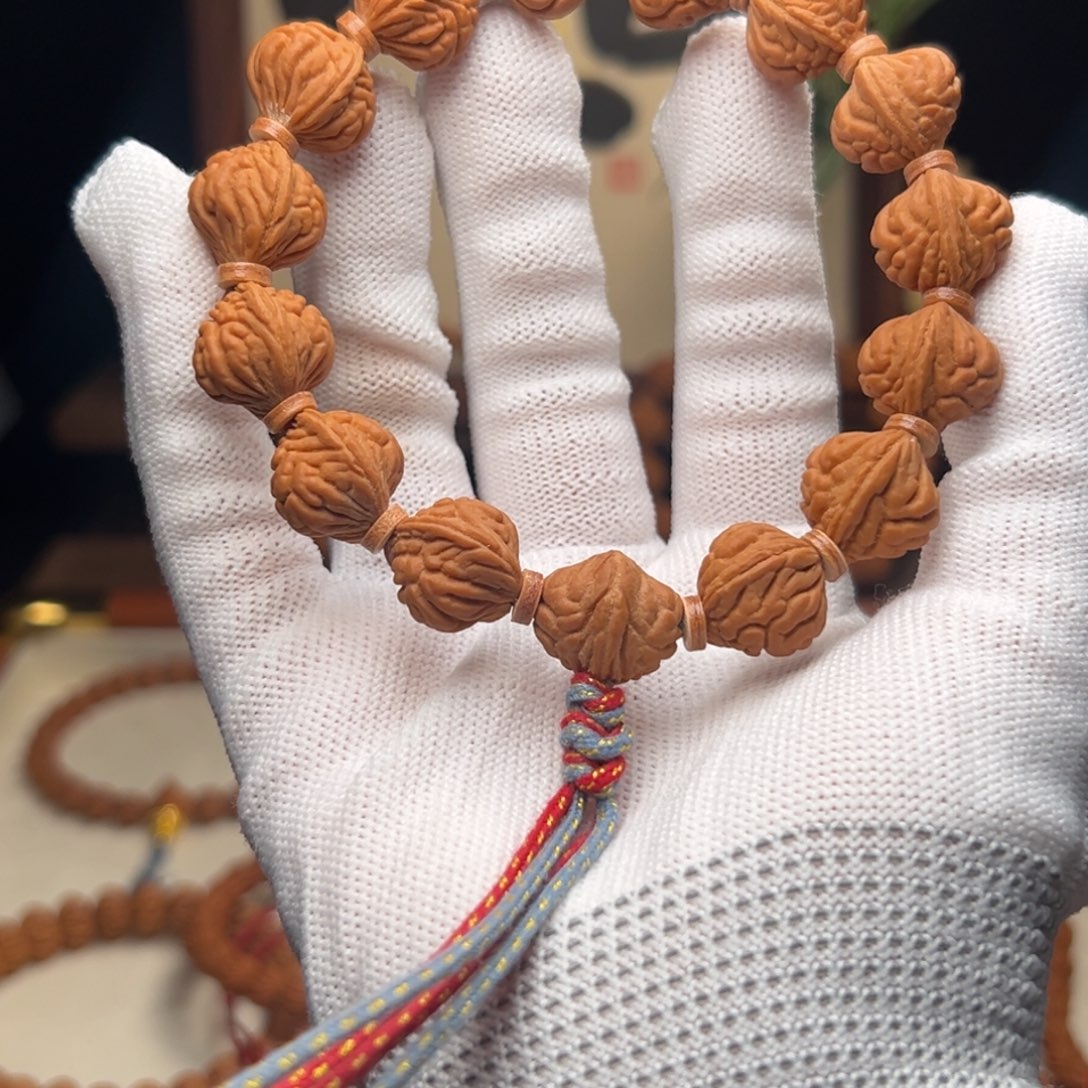 木质类陕西秦岭龙纹桃核