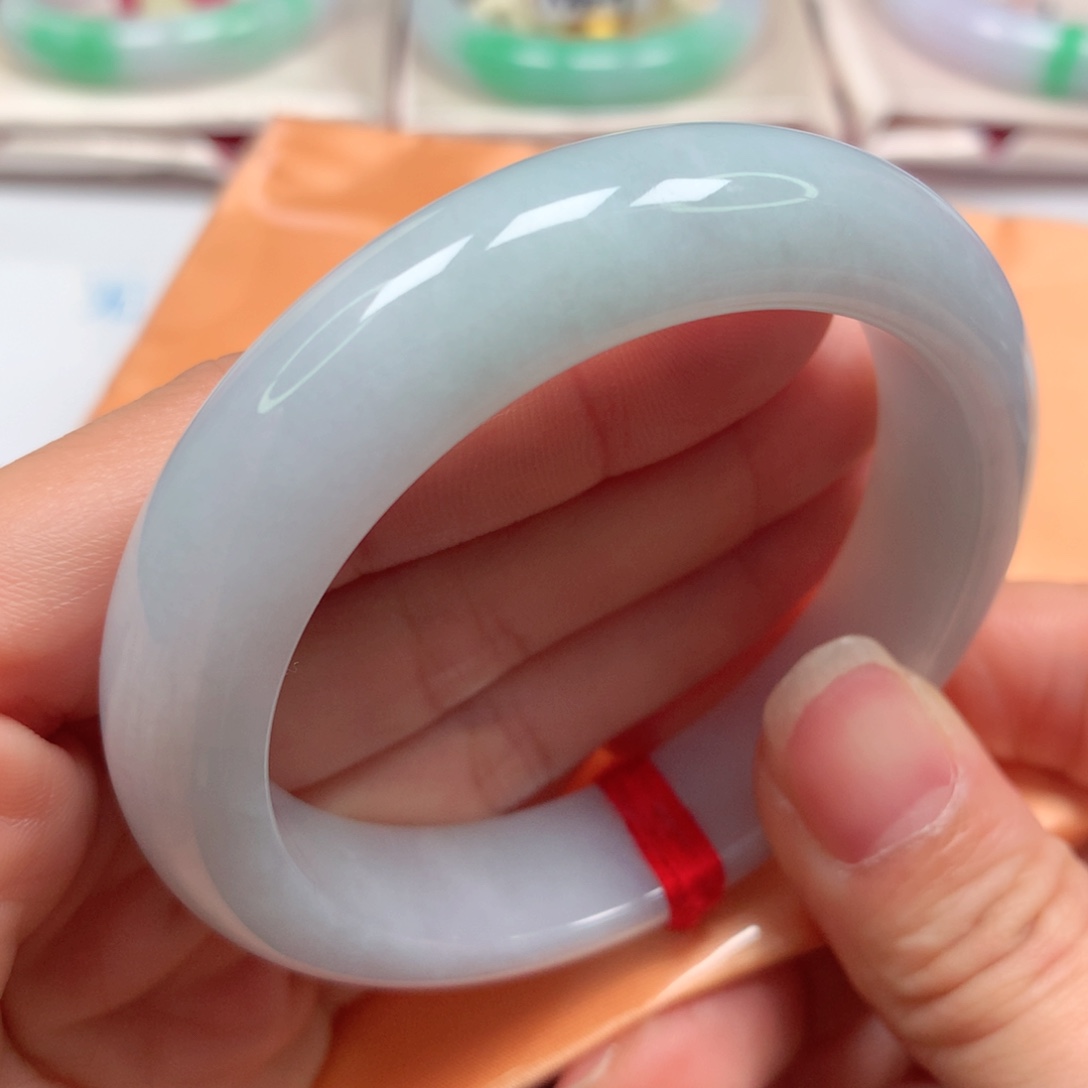 翡翠未镶嵌手镯细腻晴绿底5455