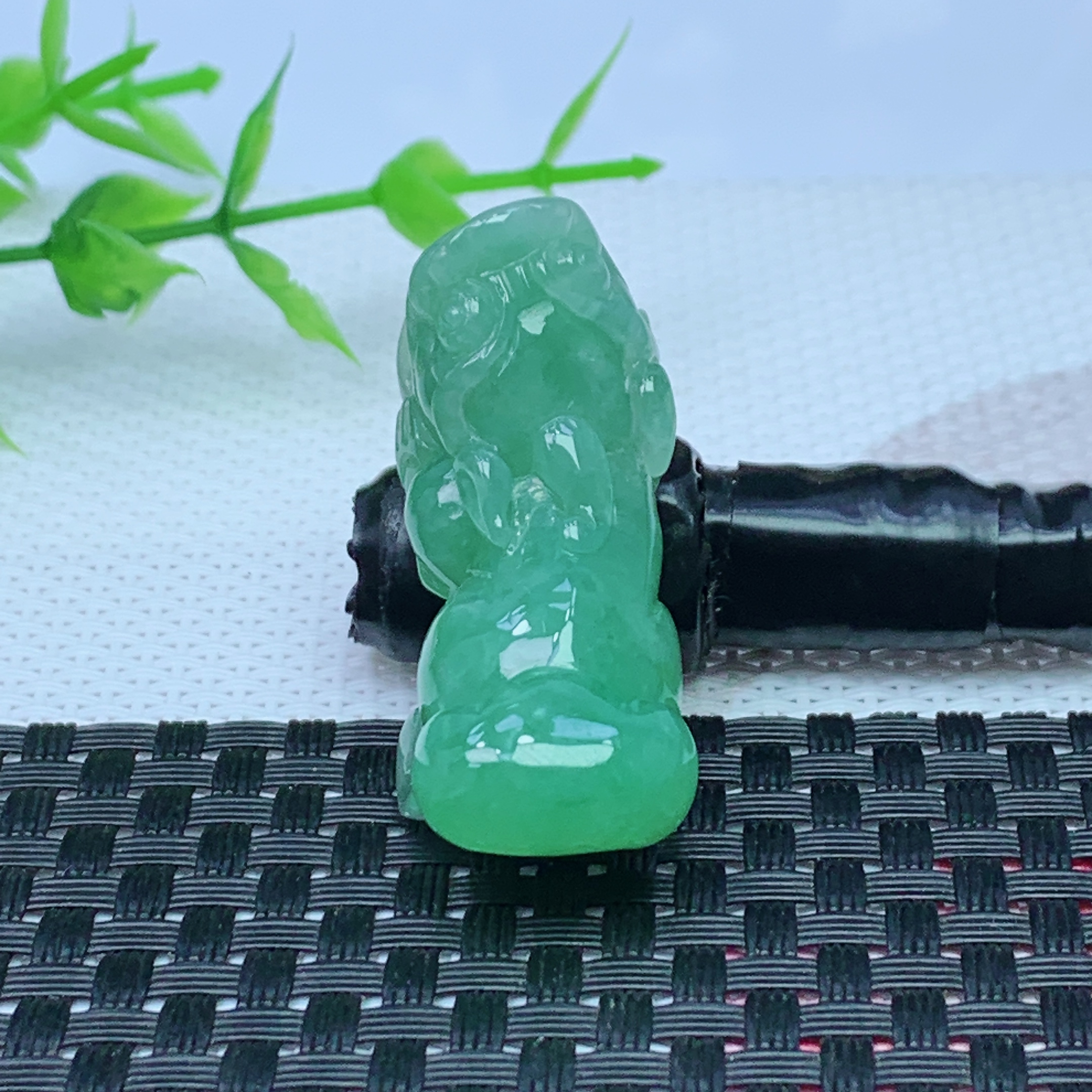 缅甸天然A货翡翠 满绿貔貅吊坠 尺寸；43*16.7*15.2mm