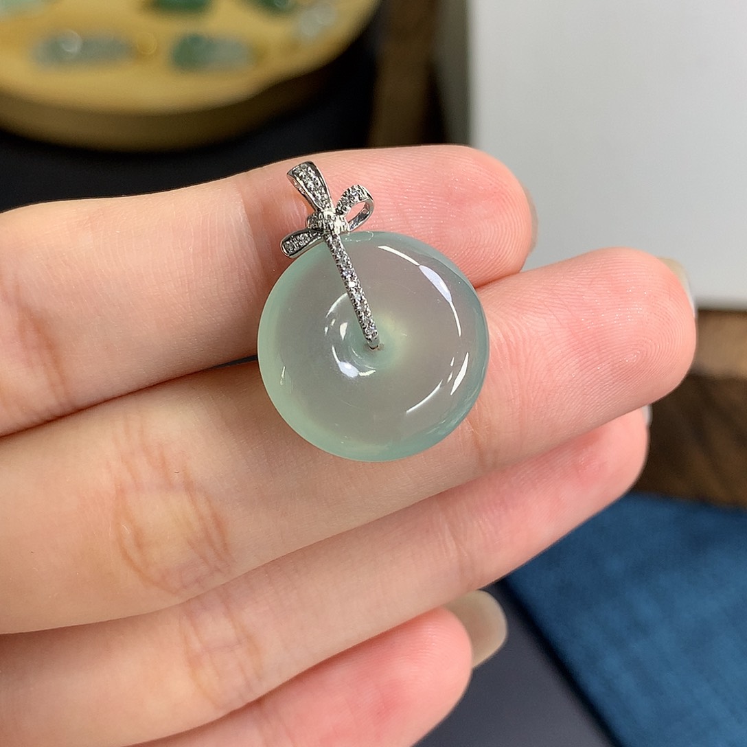 吊坠(不含链)18K金镶嵌翡翠