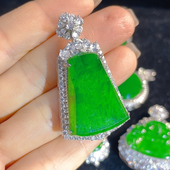 翡翠银S925镶嵌颈饰翡翠