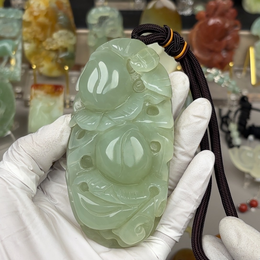 蛇纹石玉颈饰未镶嵌