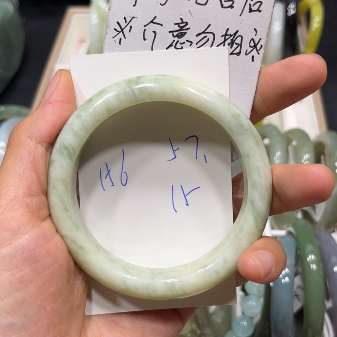 蛇纹石玉未镶嵌手镯