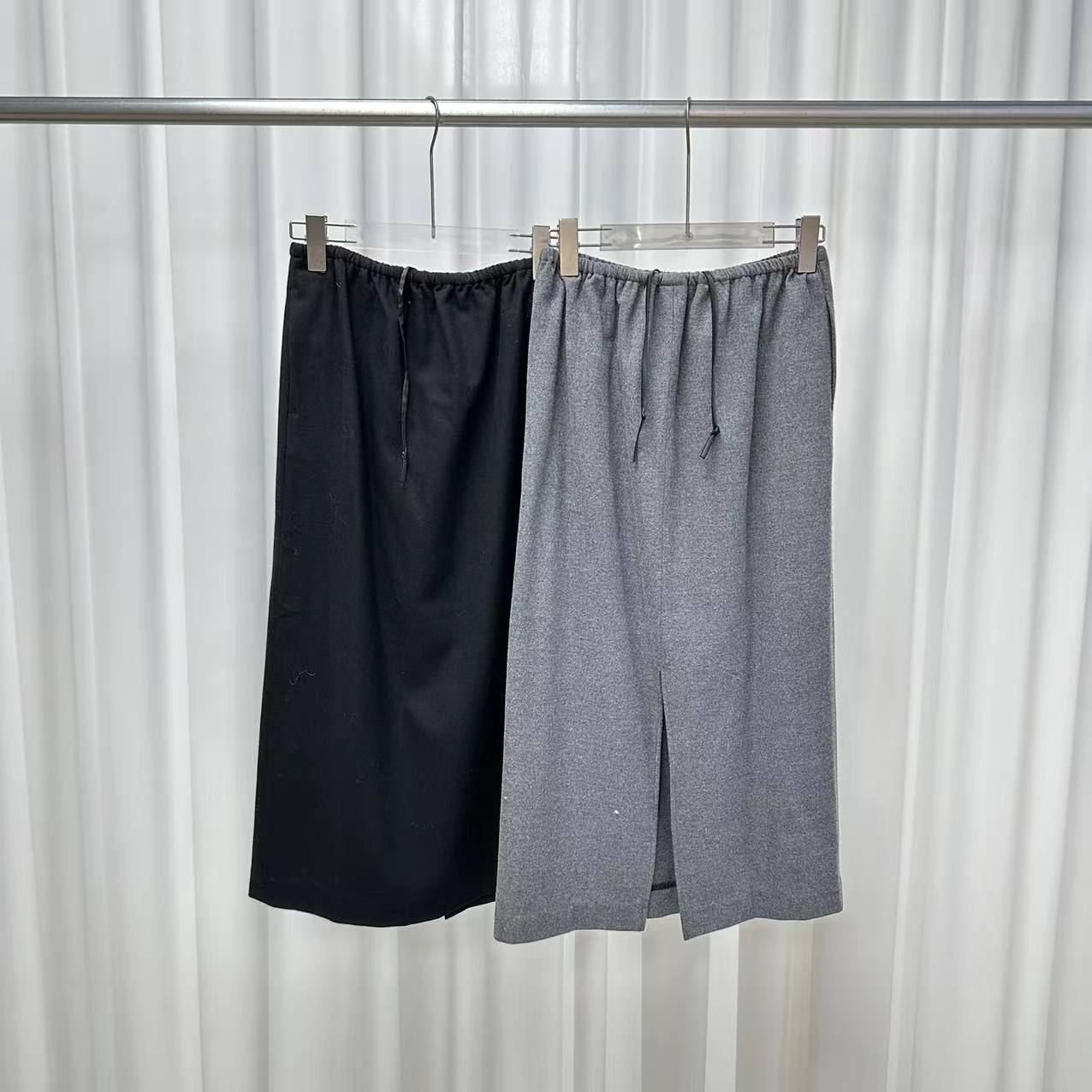 D STUDIO 黑灰两色后开叉半裙 D1791