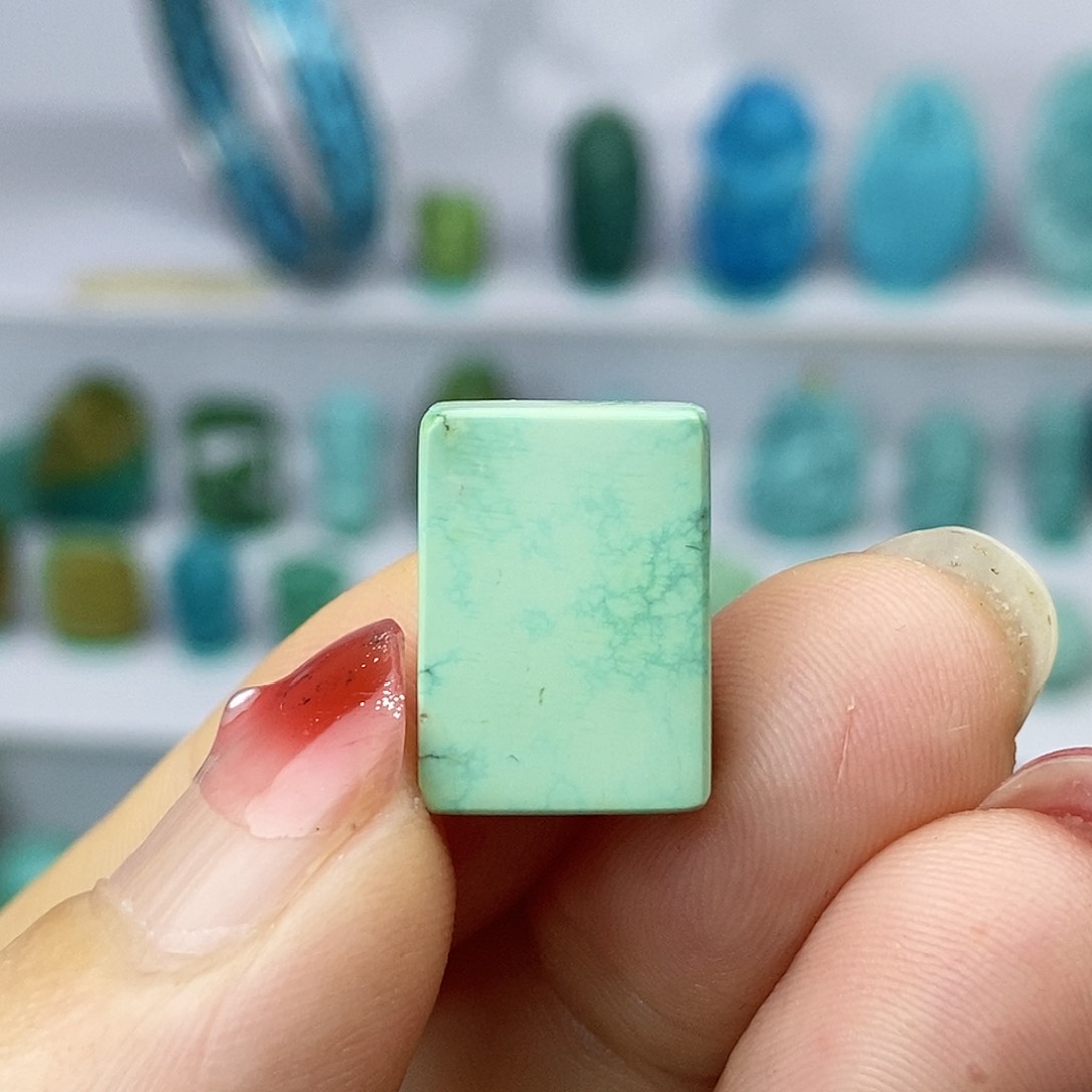 绿松石未镶嵌配饰庄*