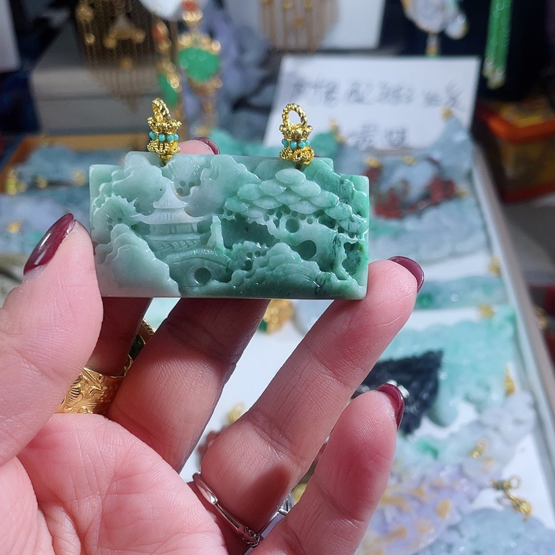 翡翠颈饰未镶嵌翡翠山水方