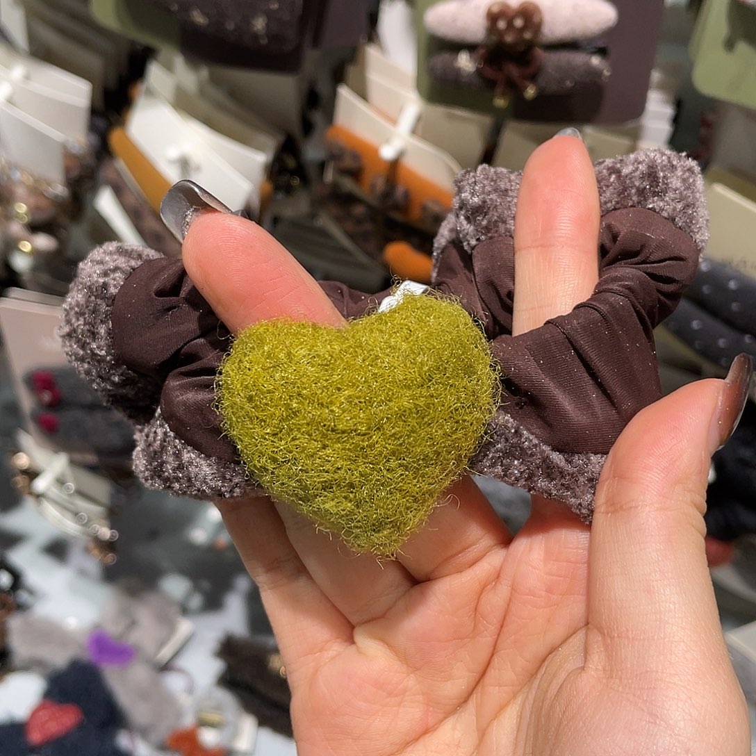 羽毛非金属绿爱心面膜