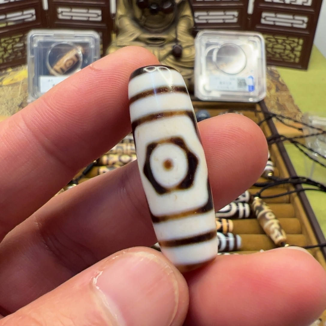 日***间玛瑙/玉髓未镶嵌颈饰