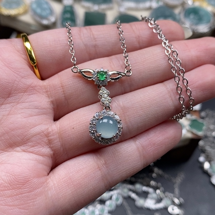 翡翠颈饰未镶嵌翡翠