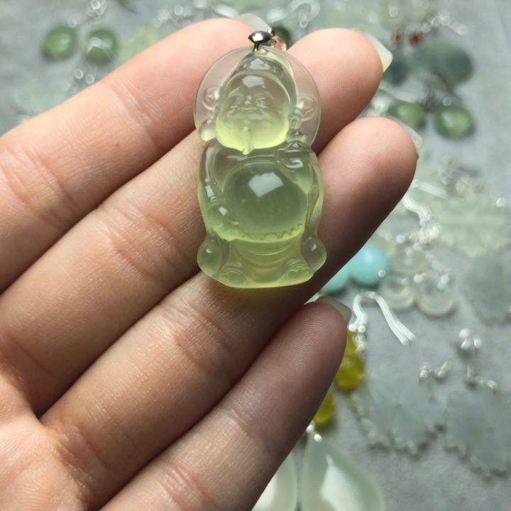 蛇纹石玉颈饰未镶嵌