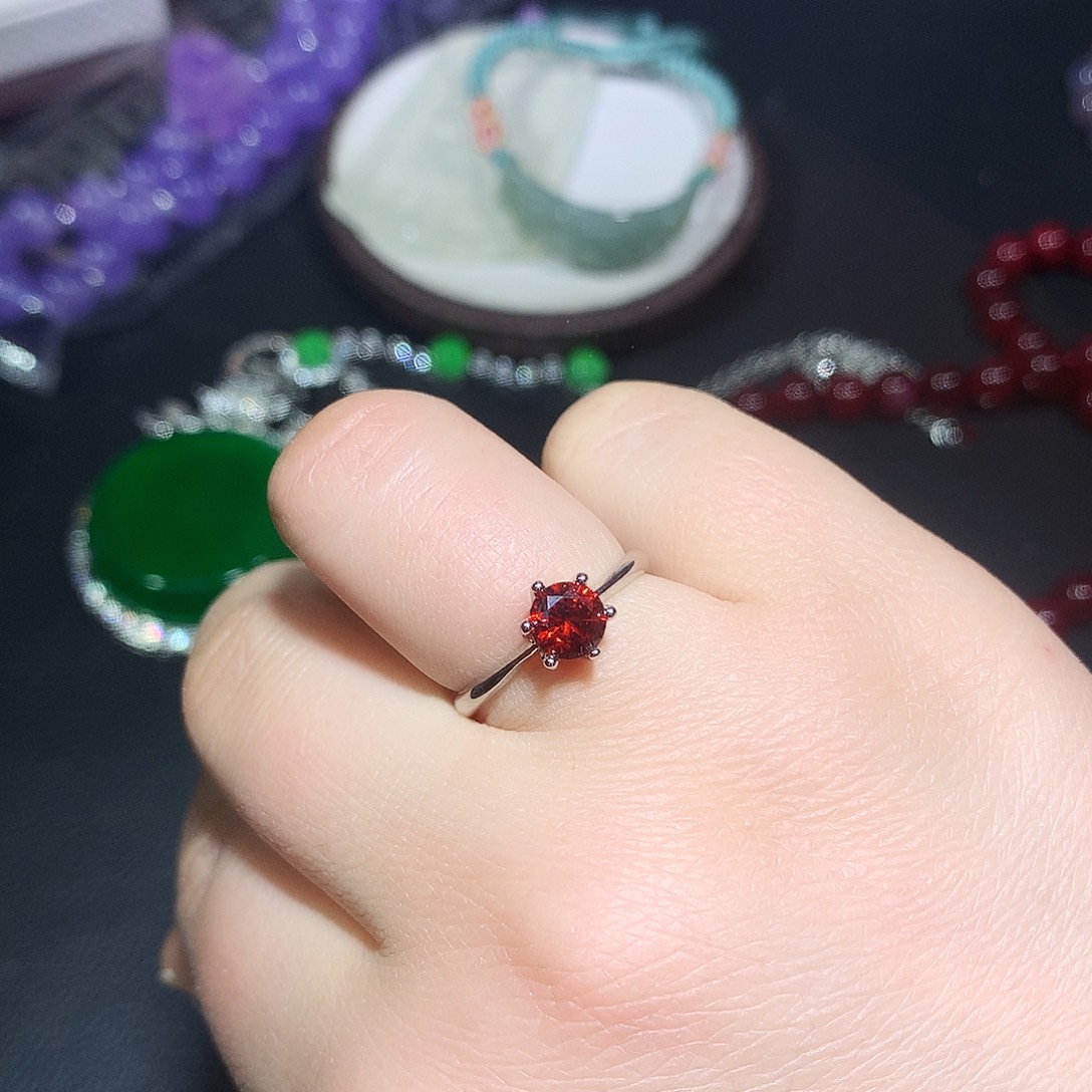 铜合金红色六爪戒指