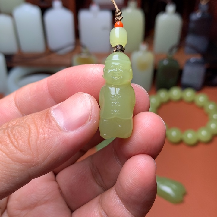 颈饰未镶嵌和田玉傲*