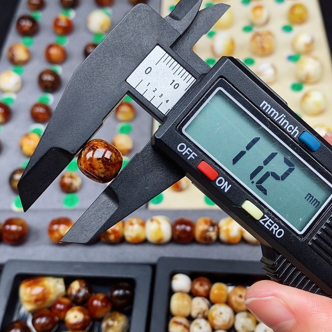 蜜蜡裸石未镶嵌蜜蜡