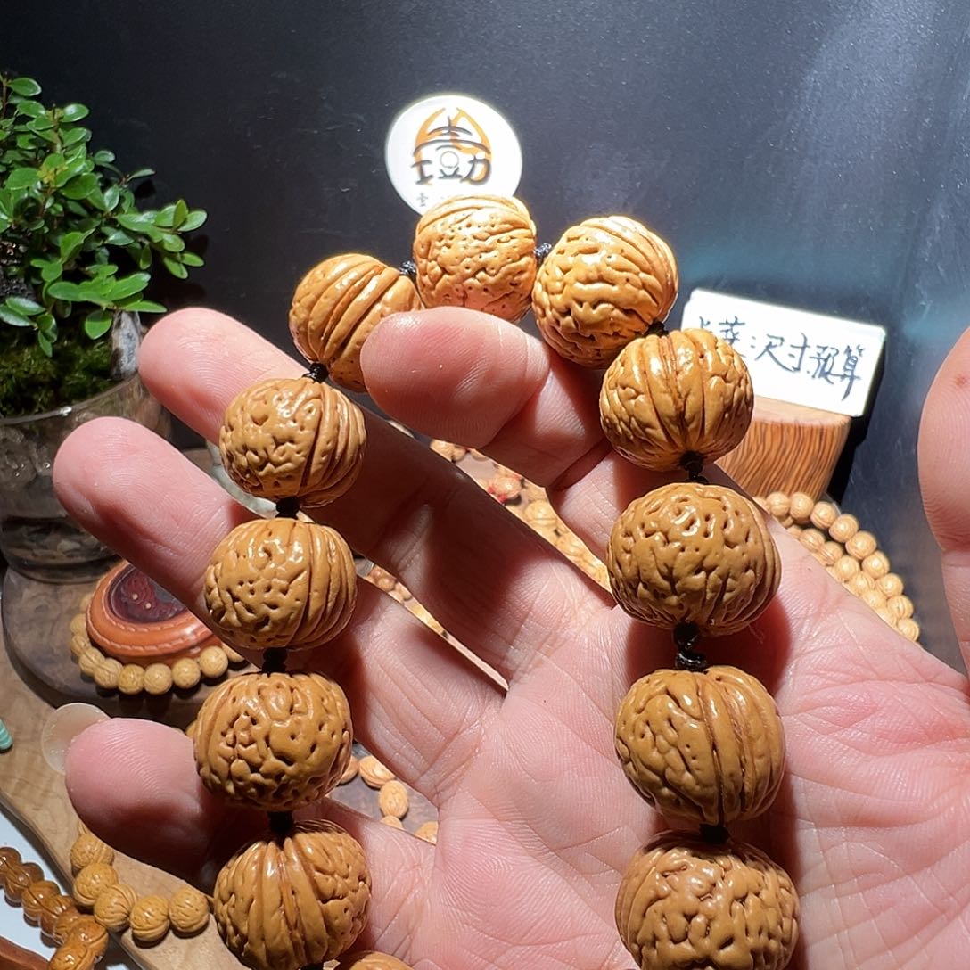 文玩核桃吊坠平****实金鱼肚，刷子，手套，小礼包，不包邮