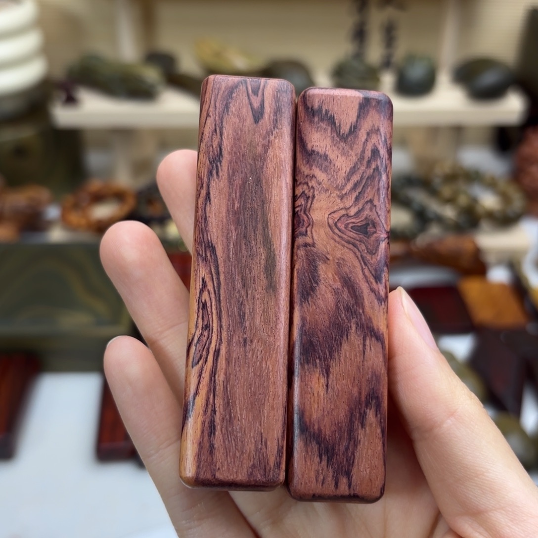 用***1木老挝花梨木手把件