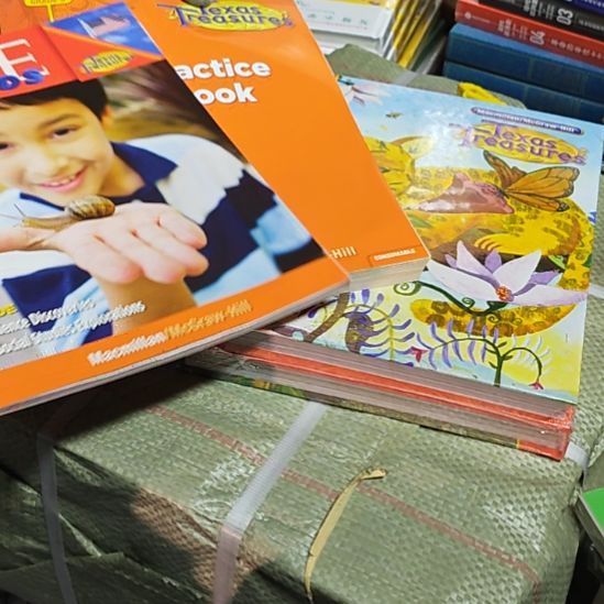 英文书 一箱子四本库存书